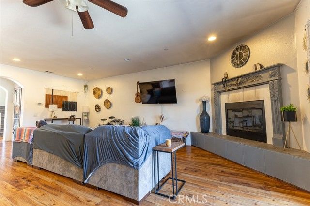 14176 Kiowa, Apple Valley, CA 92307