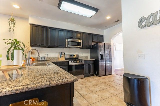 14176 Kiowa, Apple Valley, CA 92307