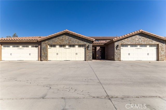 14176 Kiowa, Apple Valley, CA 92307