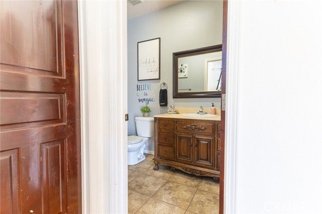 14176 Kiowa, Apple Valley, CA 92307