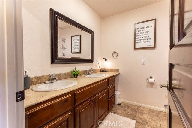 14176 Kiowa, Apple Valley, CA 92307