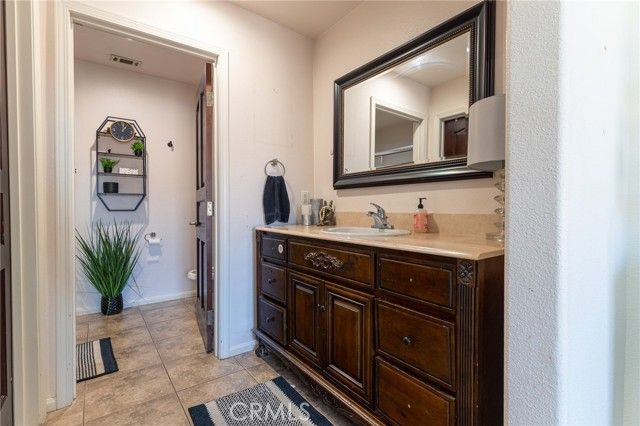 14176 Kiowa, Apple Valley, CA 92307