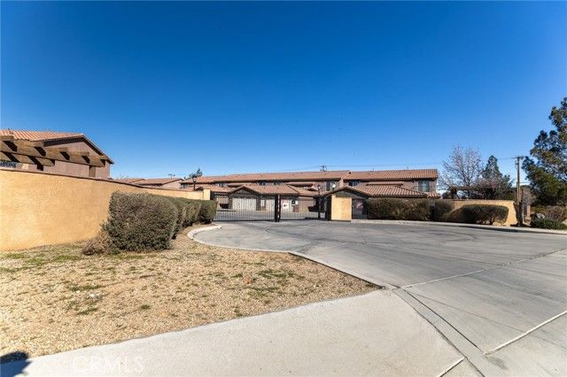 14176 Kiowa, Apple Valley, CA 92307