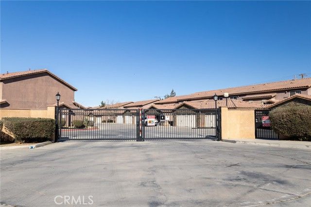 14176 Kiowa, Apple Valley, CA 92307