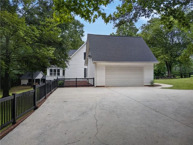 2404 Corinth Poseyville Road, Bremen, GA 30110