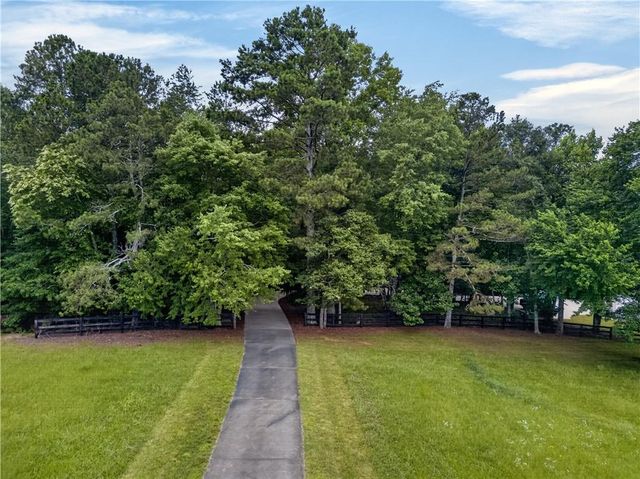 2404 Corinth Poseyville Road, Bremen, GA 30110