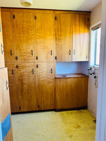 1755 S Peach Street, Medford, OR 97501