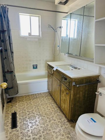 1755 S Peach Street, Medford, OR 97501