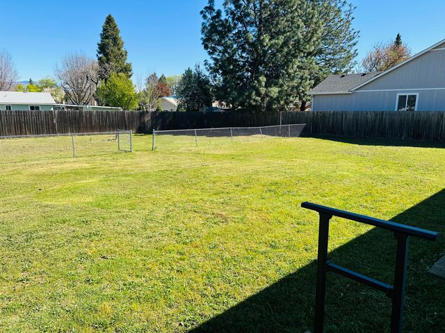 1755 S Peach Street, Medford, OR 97501