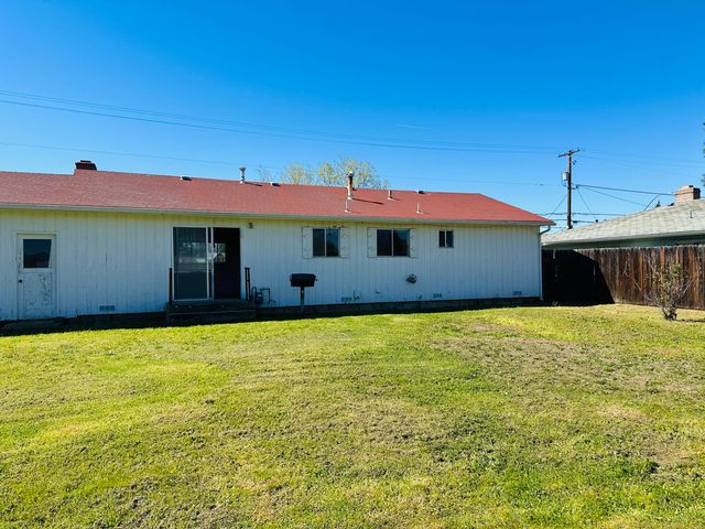 1755 S Peach Street, Medford, OR 97501
