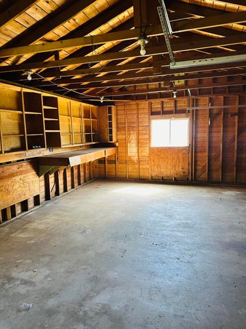 1755 S Peach Street, Medford, OR 97501