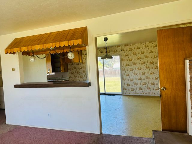 1755 S Peach Street, Medford, OR 97501