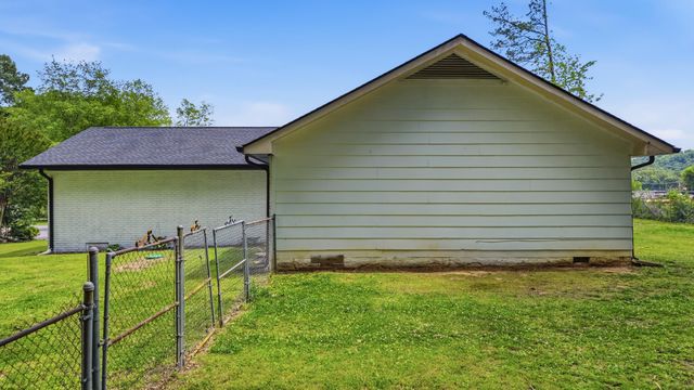 7807 Hixson Pike, Hixson, TN 37343