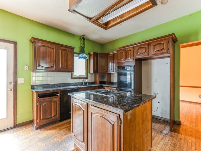 2085 Country Club Boulevard, Clive, IA 50325