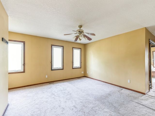 2085 Country Club Boulevard, Clive, IA 50325