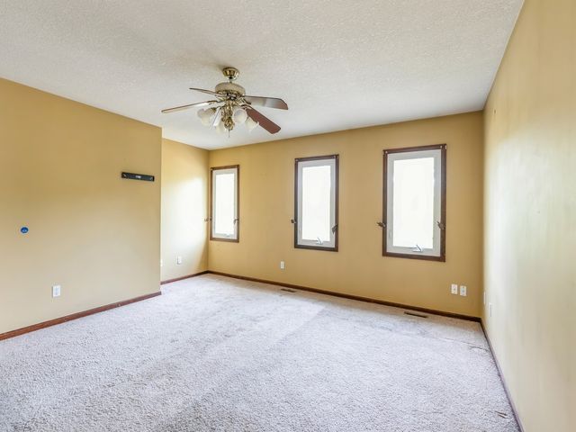2085 Country Club Boulevard, Clive, IA 50325