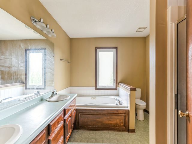 2085 Country Club Boulevard, Clive, IA 50325