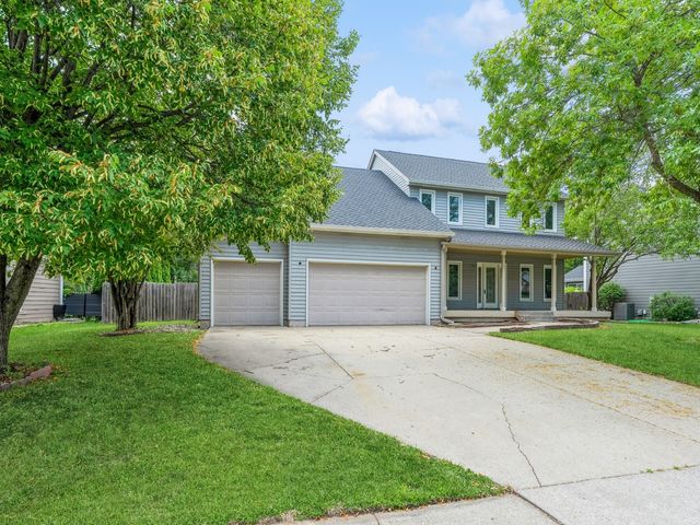 2085 Country Club Boulevard, Clive, IA 50325