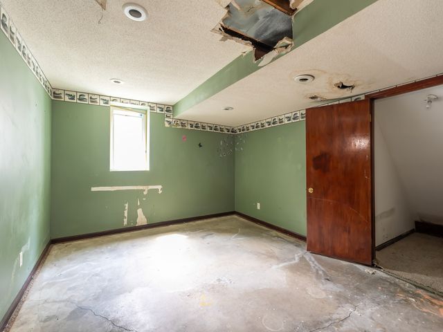 2085 Country Club Boulevard, Clive, IA 50325