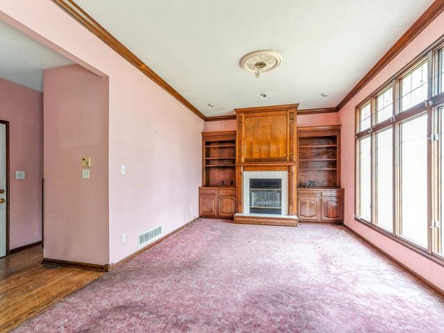 2085 Country Club Boulevard, Clive, IA 50325