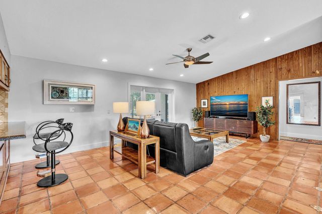 10133 NW 2nd Street, Coral Springs, FL 33071