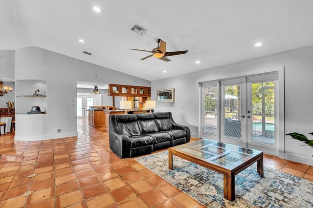 10133 NW 2nd Street, Coral Springs, FL 33071