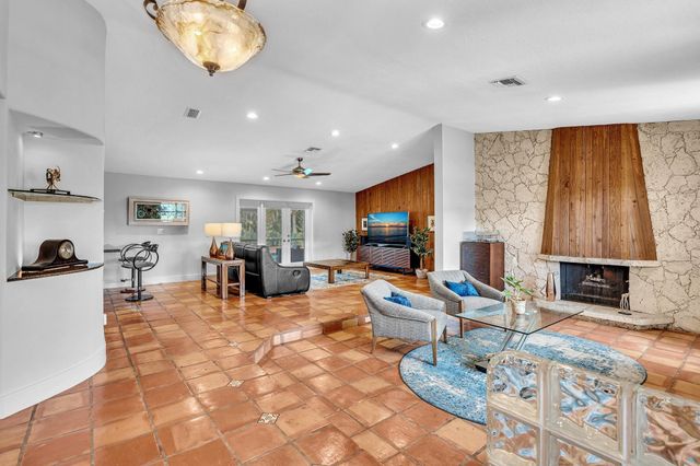 10133 NW 2nd Street, Coral Springs, FL 33071