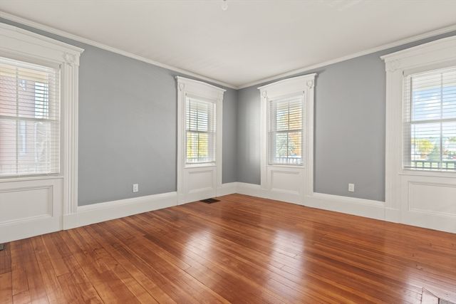70 School St, Waltham, MA 02452