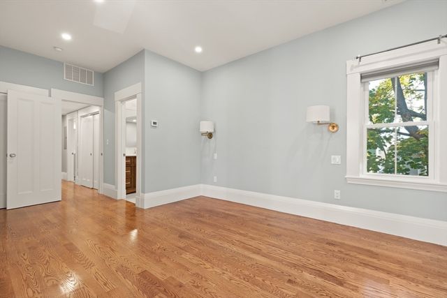 70 School St, Waltham, MA 02452