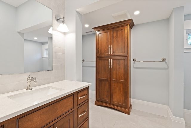 70 School St, Waltham, MA 02452