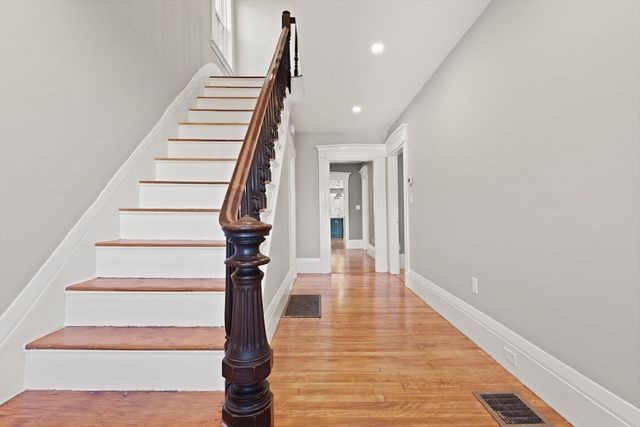 70 School St, Waltham, MA 02452