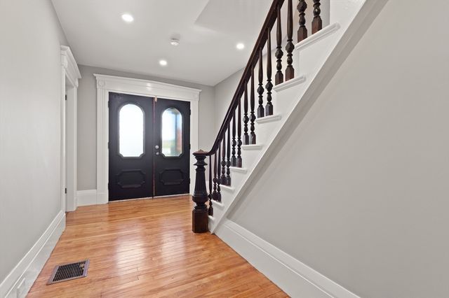 70 School St, Waltham, MA 02452