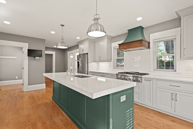 70 School St, Waltham, MA 02452