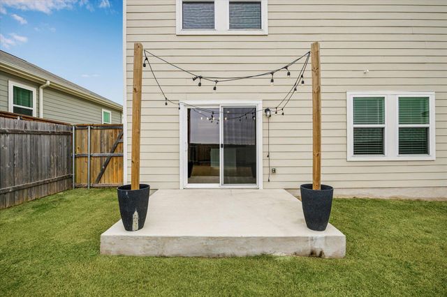 208 Night Riders WAY, Jarrell, TX 76537