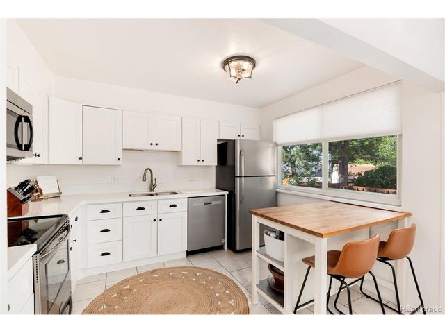 7175 S Penrose Ct, Centennial, CO 80122