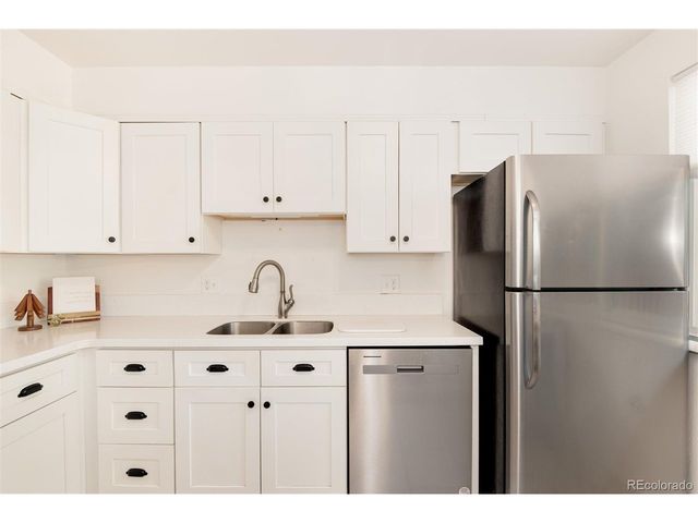 7175 S Penrose Ct, Centennial, CO 80122
