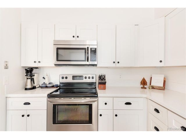 7175 S Penrose Ct, Centennial, CO 80122