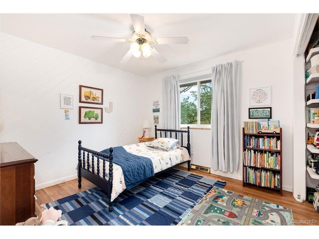 7175 S Penrose Ct, Centennial, CO 80122
