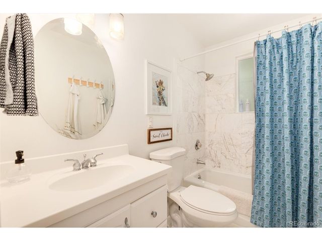7175 S Penrose Ct, Centennial, CO 80122