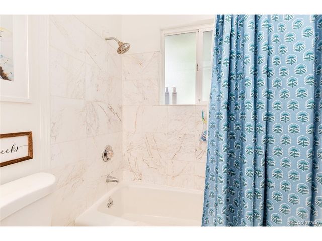7175 S Penrose Ct, Centennial, CO 80122