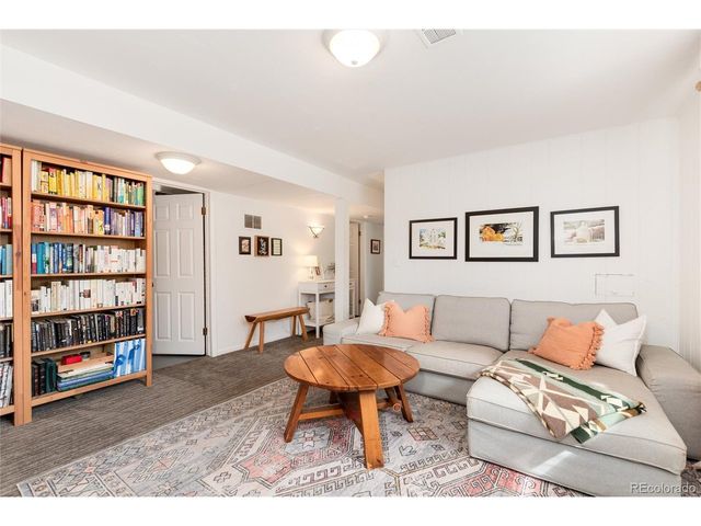 7175 S Penrose Ct, Centennial, CO 80122