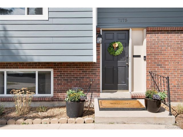 7175 S Penrose Ct, Centennial, CO 80122