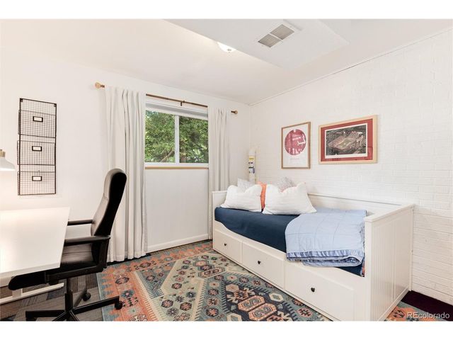 7175 S Penrose Ct, Centennial, CO 80122