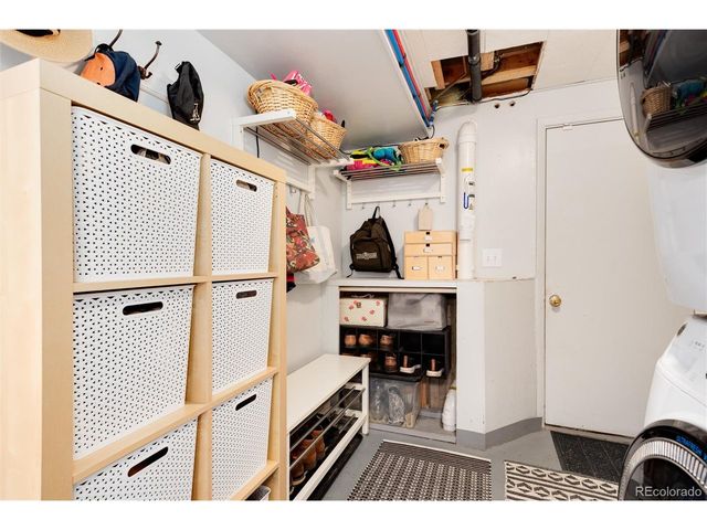 7175 S Penrose Ct, Centennial, CO 80122