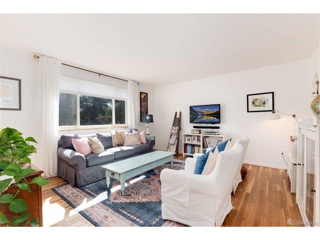 7175 S Penrose Ct, Centennial, CO 80122