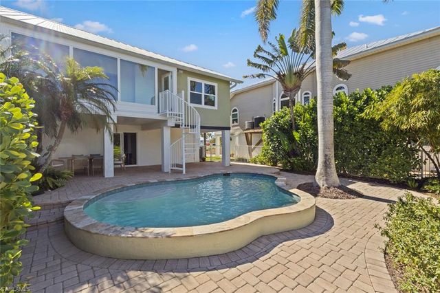 12176 Siesta DR, Fort Myers Beach, FL 33931