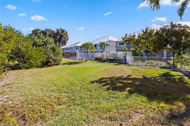 12176 Siesta DR, Fort Myers Beach, FL 33931