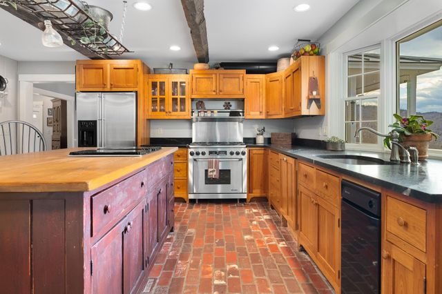 238 South Hollow Lane, Rochester, VT 05767