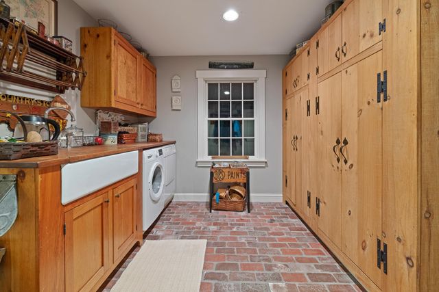 238 South Hollow Lane, Rochester, VT 05767