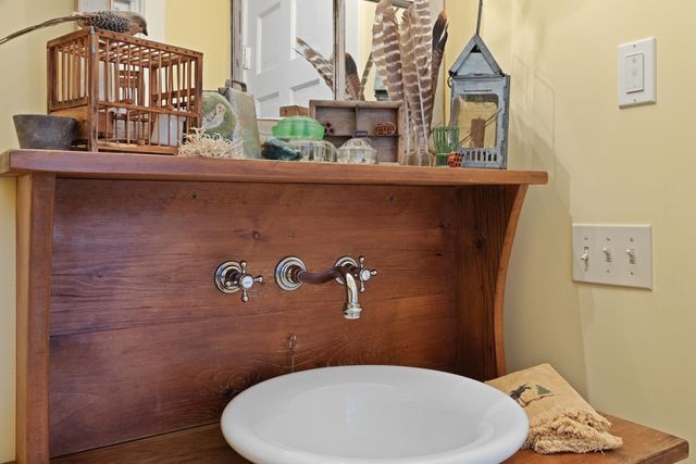 238 South Hollow Lane, Rochester, VT 05767